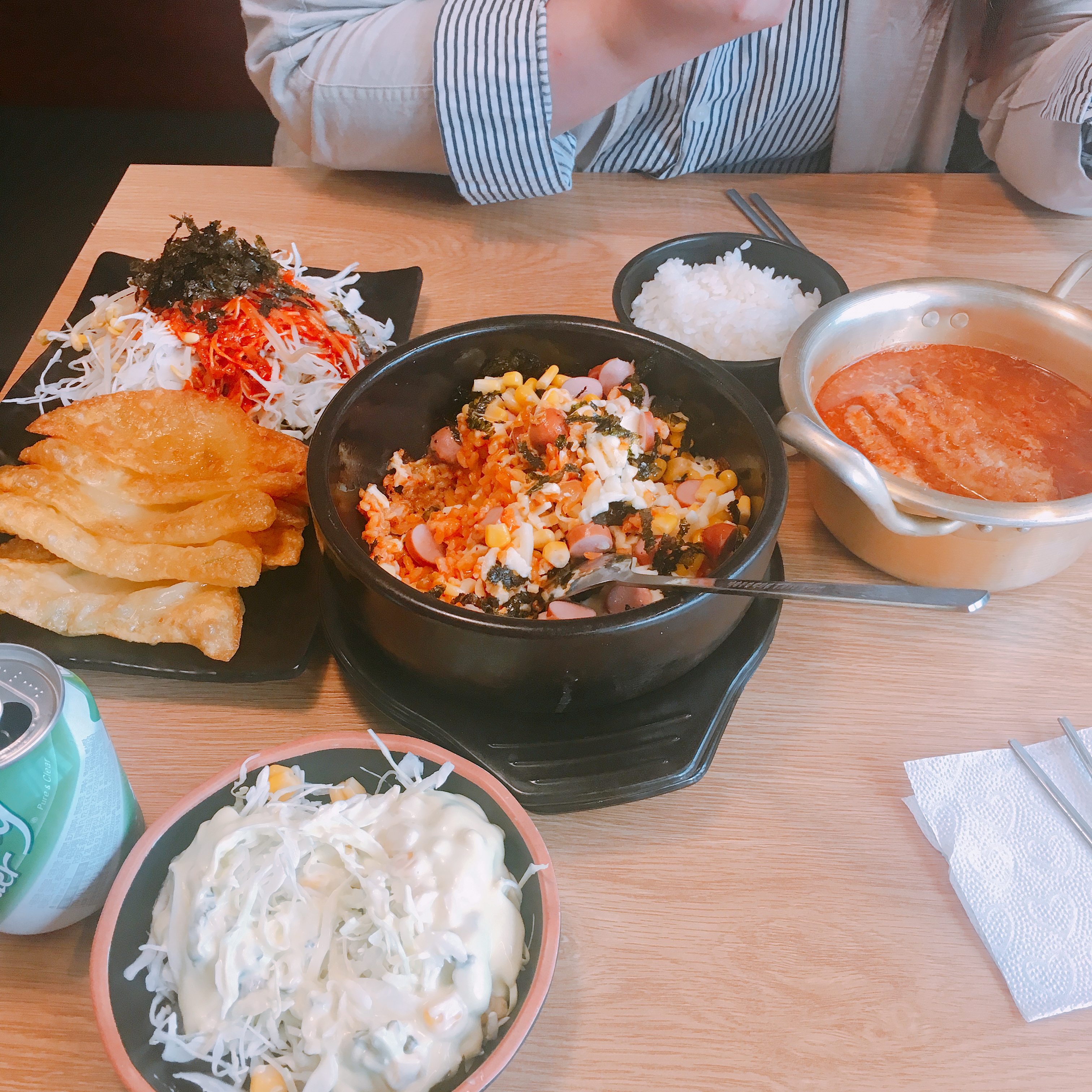 비빔만두 밥 비빔밥 냄비돈가스 양배추샐러드