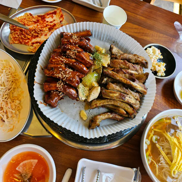 생생정보 대결 맛 대 맛 얼큰 등갈비 전골 vs 반반 등갈비구이