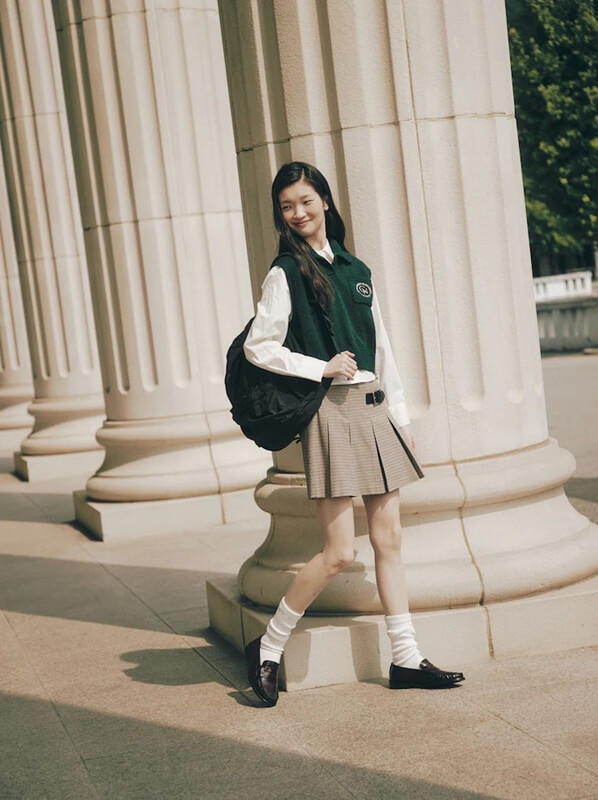 나일론-경량-백팩을-메고있는-여성