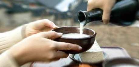 막걸리의 숨겨진 매력: 맛, 영양, 그리고 건강 효능까지