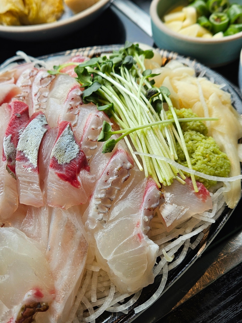 노량진 형제 상회 회 상차림