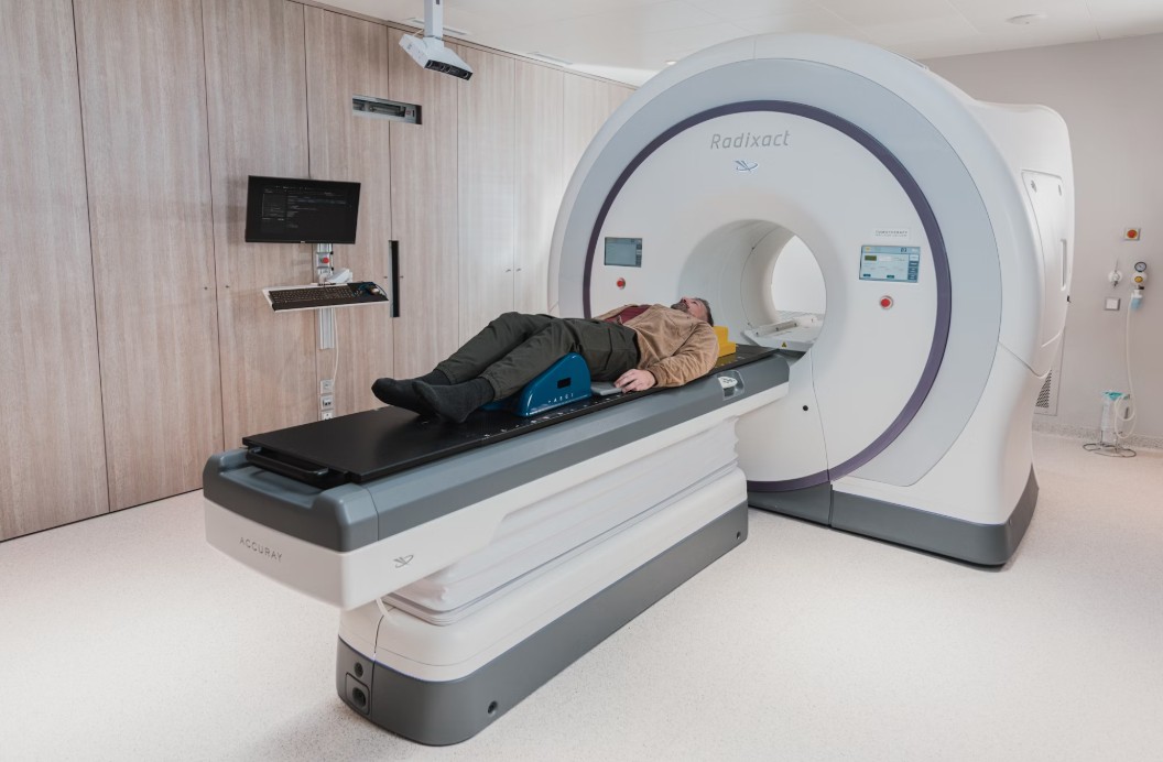 방사선 치료 vs 수술 관련 이미지