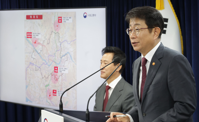 박상우 국토교통부 장관이 지난달 서울정부청사에서 수도권 신규택지 관련 발표를 하고 있다.