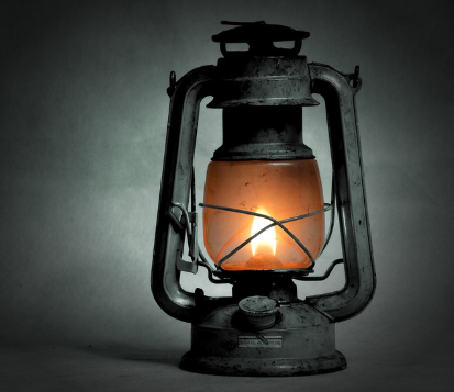 등잔 기름 배달원: 밤을 밝히던 그림자의 이야기