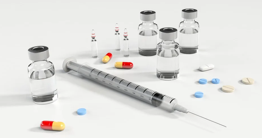 콜레스테롤 수치를 낮추기 위해서는 스타틴, 에제티미브, PCSK9 등이 사용됩니다.