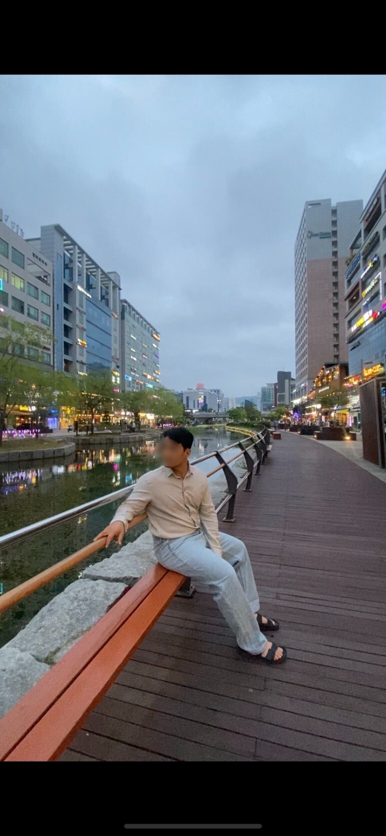 데일리룩(오뭘입) 무신사스탠다드 린넨 셔츠&#44; 무신사스탠다드 레귤러핏 데님팬츠&#44; 버켄스탁 슬리퍼&#44; 남자데일리룩&#44; 남자데일리코디&#44; 남자데일리패션&#44; ootd