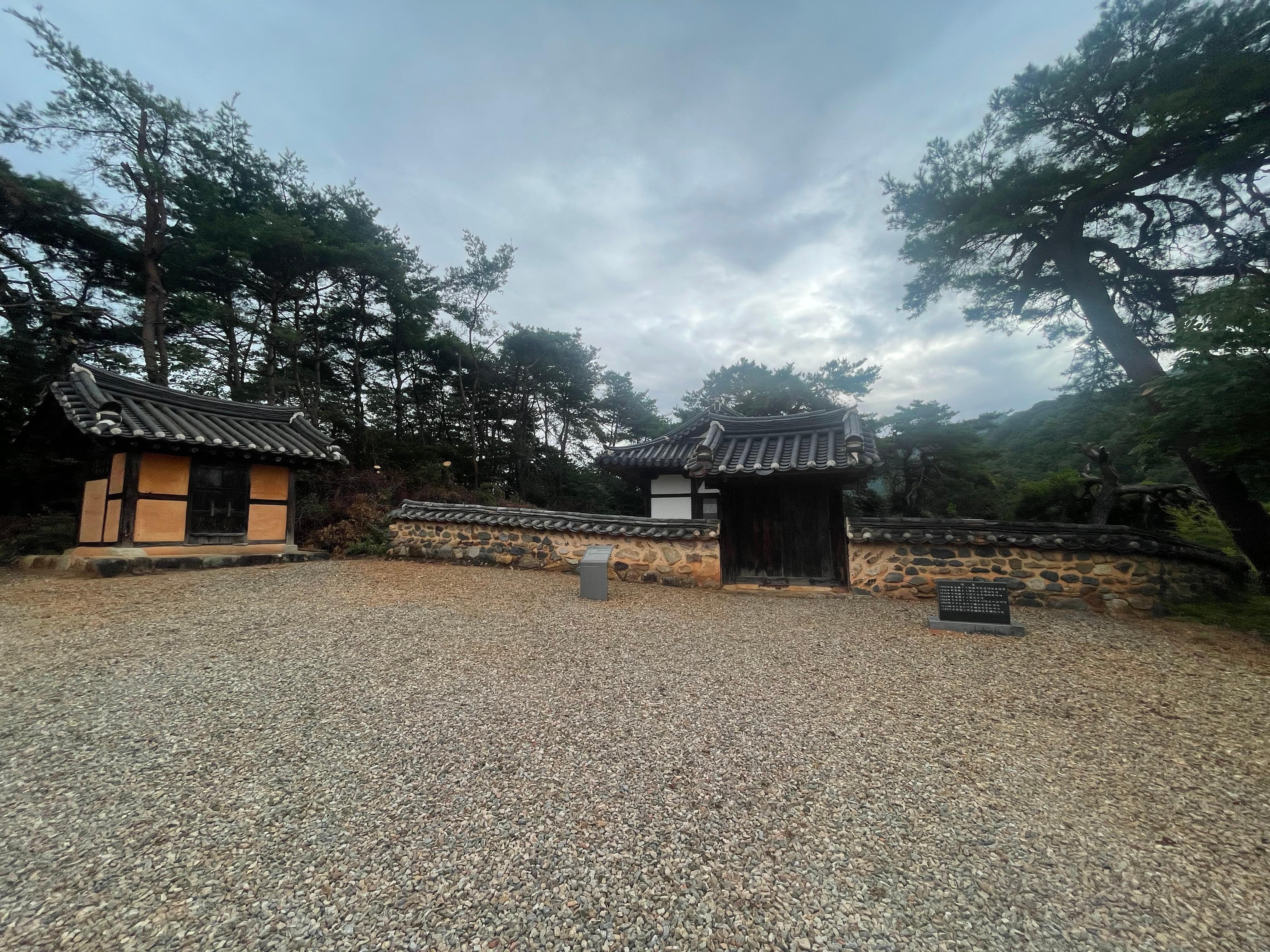 숙소 옆 데크계단을 따라 올라가 뜻밖에 만난 문경 봉생정