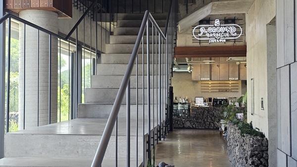 어라운드 폴리 실내 펍&amp;카페