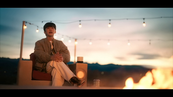 임영웅-뮤직비디오-노래하는-모습