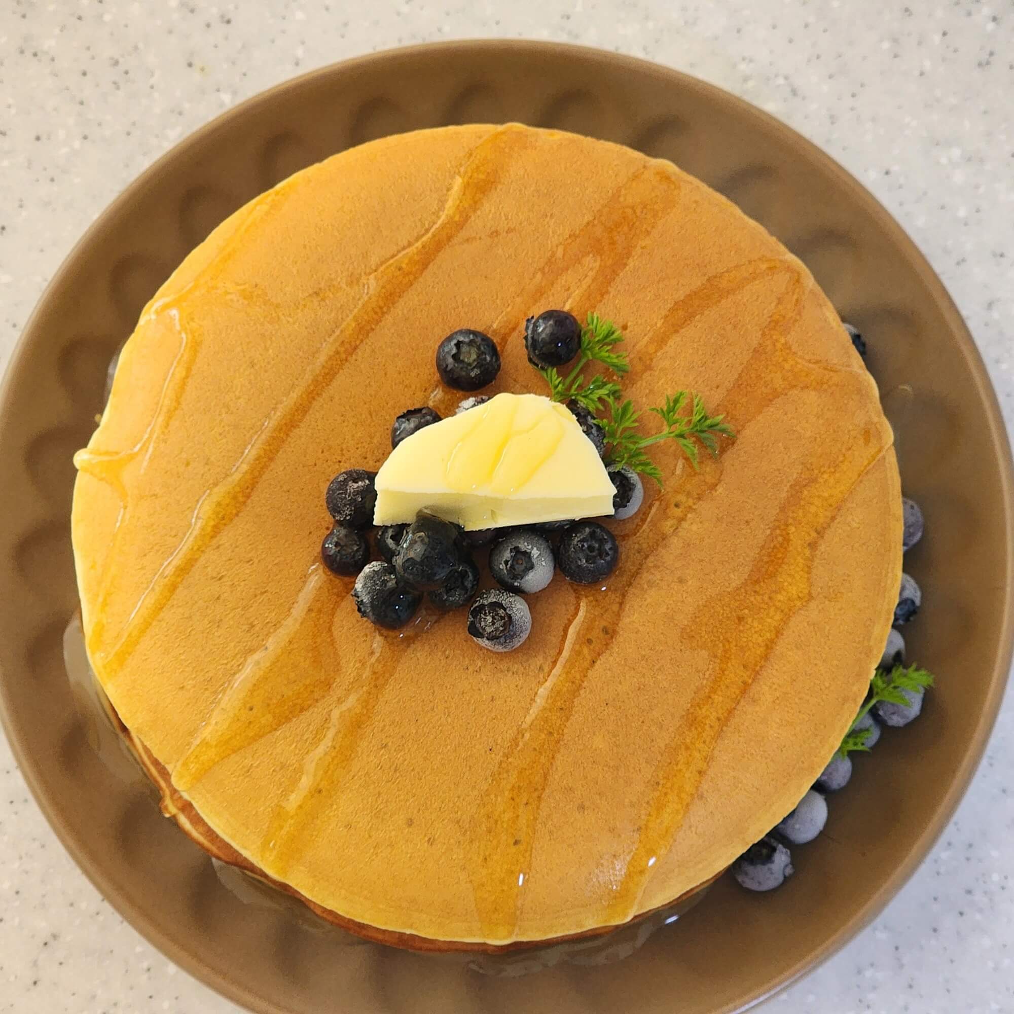 플레이팅한 팬케이크