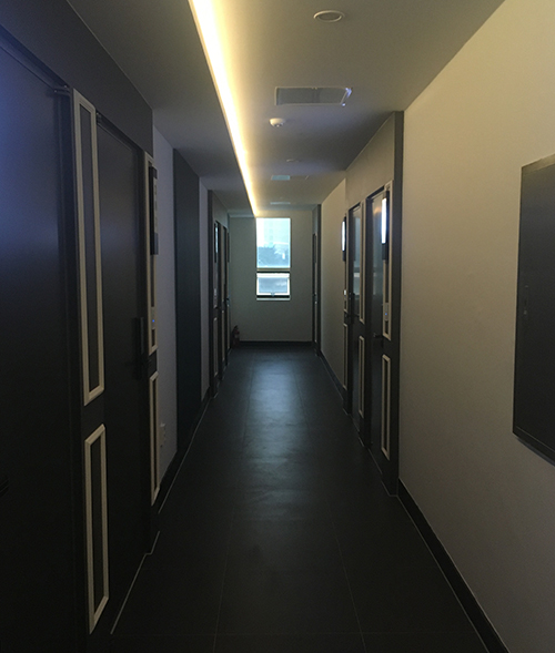 디올호텔-객실복도