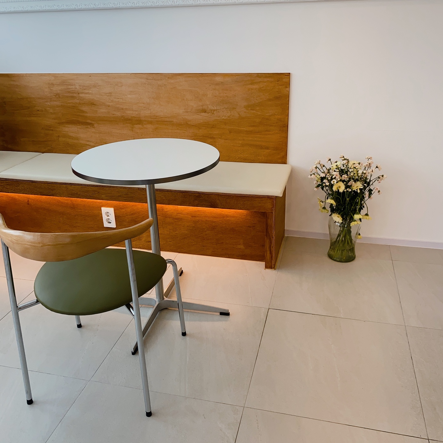 언이너프 커피바(Unenough Coffee Bar) 제주 노형 광평마을 탐라도서관 한라대학교 주차 리뷰 카페 추천