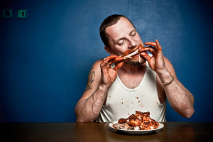 Exploring Why Meat Attached to Bones Tastes Better than Lean Meat in Comics.
