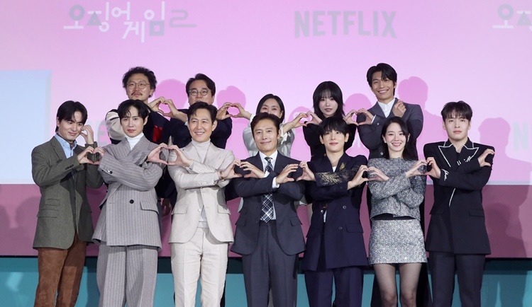 이 사진은 오징어게임 시즌2의 출연하는 배우들의 사진입니다.