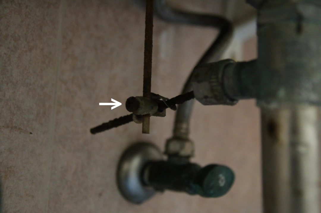 손잡이 고정 볼트