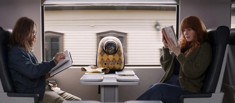 영화 아가일에서 브라이스 댈러스 하워드와 샘 록웰 등장 장면