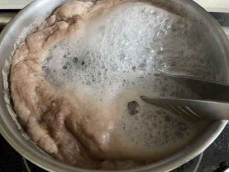 카레 육수 - 소고기 거품 걷어내기