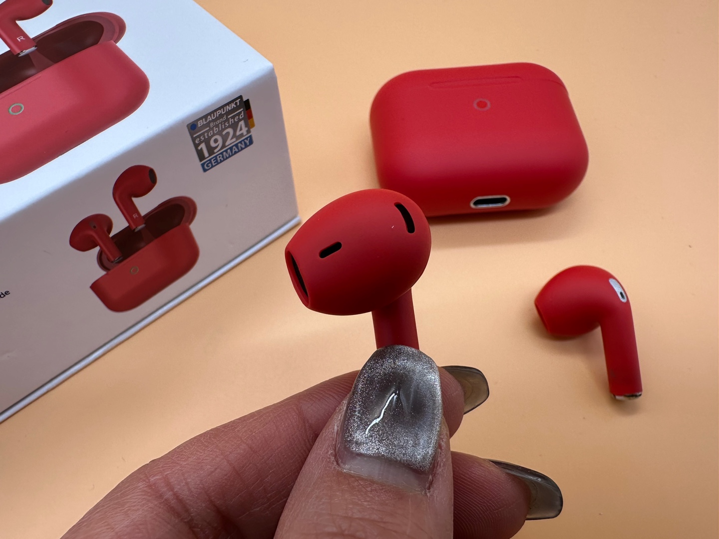 독일 오디오 전문 브랜드 블라우풍트 로고와 제품 패키지