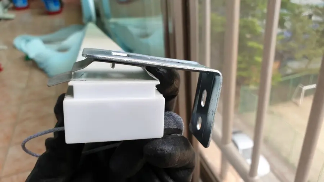 블라인드 레일 끼우는 방향