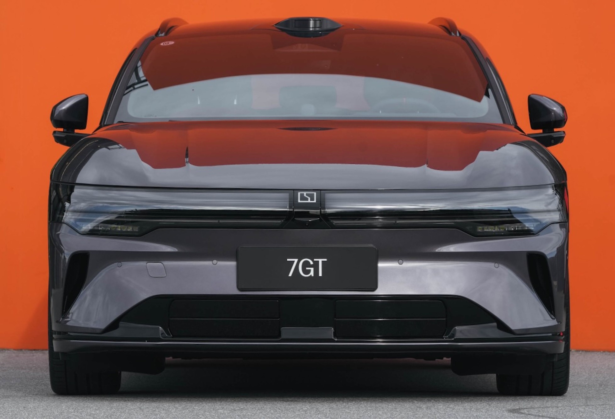 지커 7GT 정면, 가로로 이어진 주간주행등