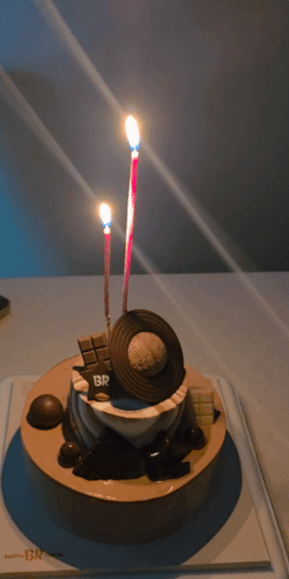 엄마는 외계인 케이크 촛불 생일파티
