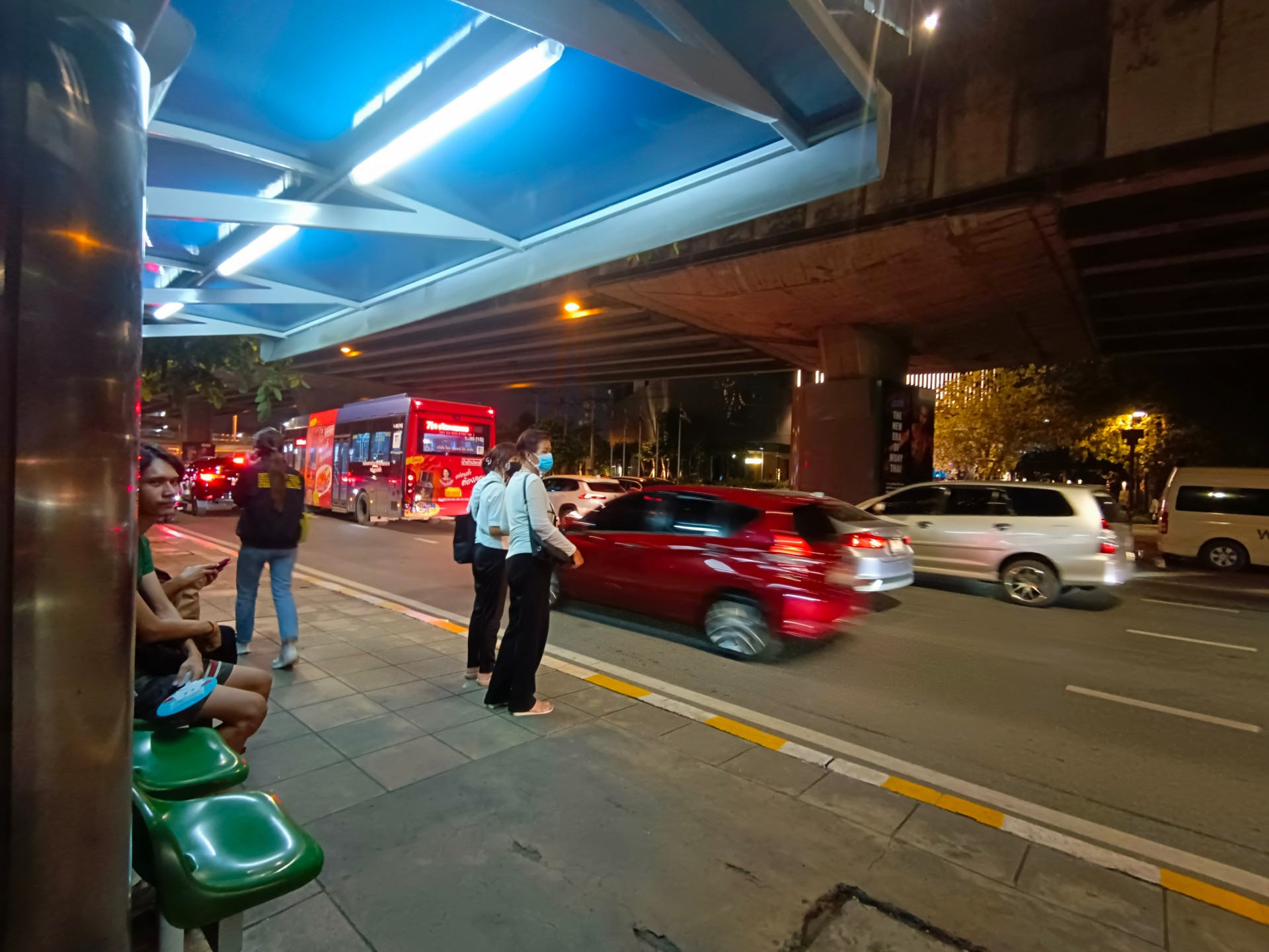 팬텀 V 플립 5G(Phantom V Flip 5G)는 사람들의 플립 스마트폰입니다