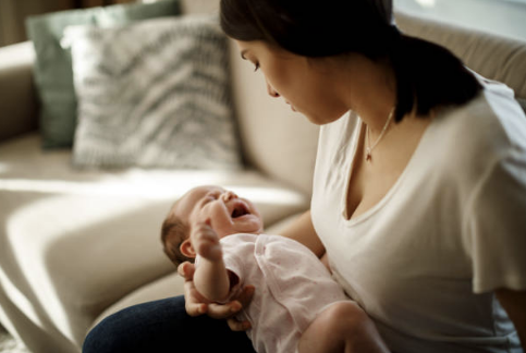 신생아 배앓이 이미지