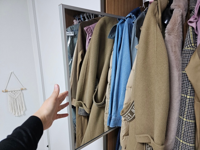 붙박이장-안에-들어있는-옷들