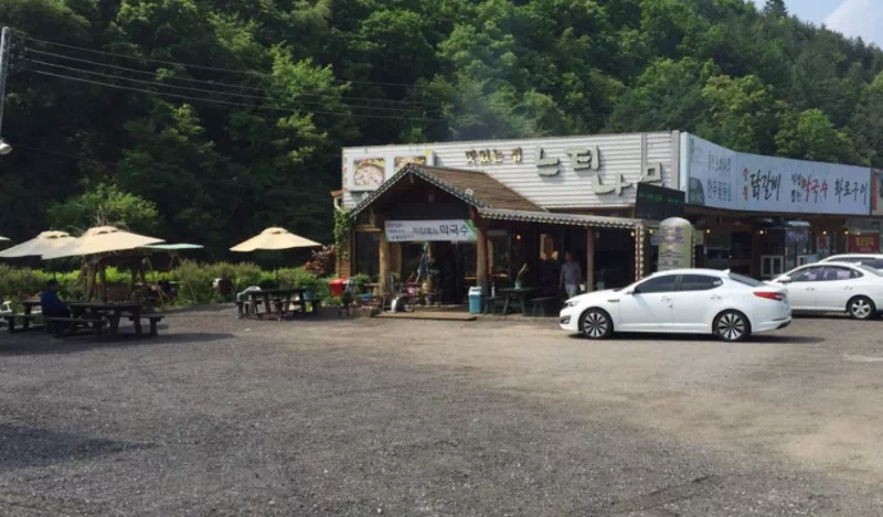 느티나무 닭갈비 건물