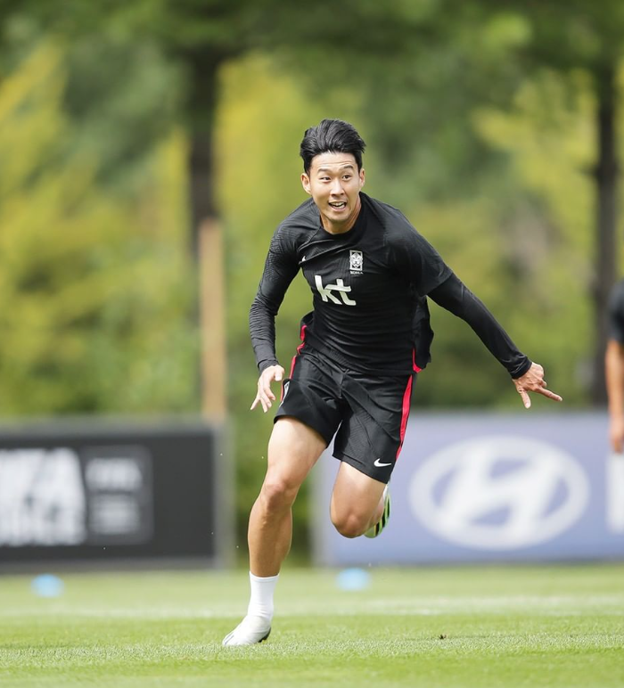 연습경기하는 손흥민