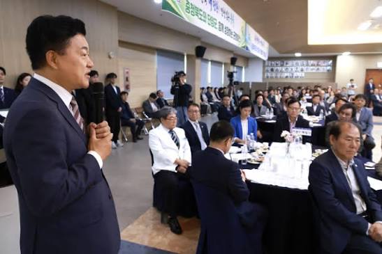 신용한 충북지사 압수수색