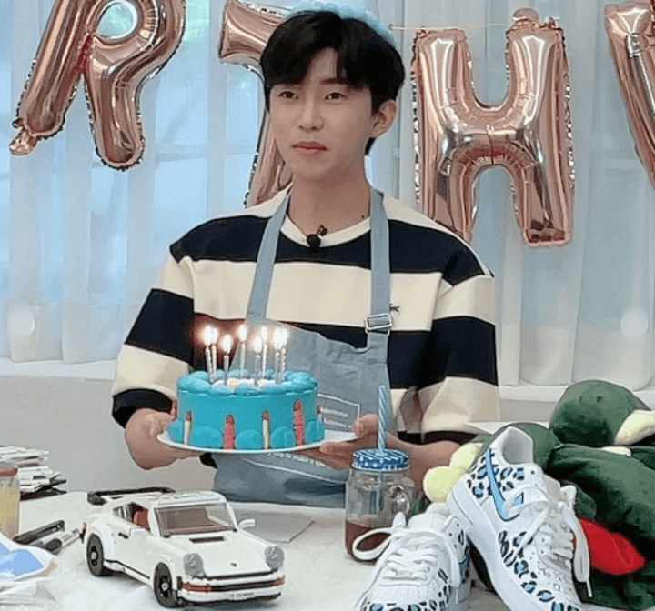 임영웅-생일-선물-축하-파티-장면