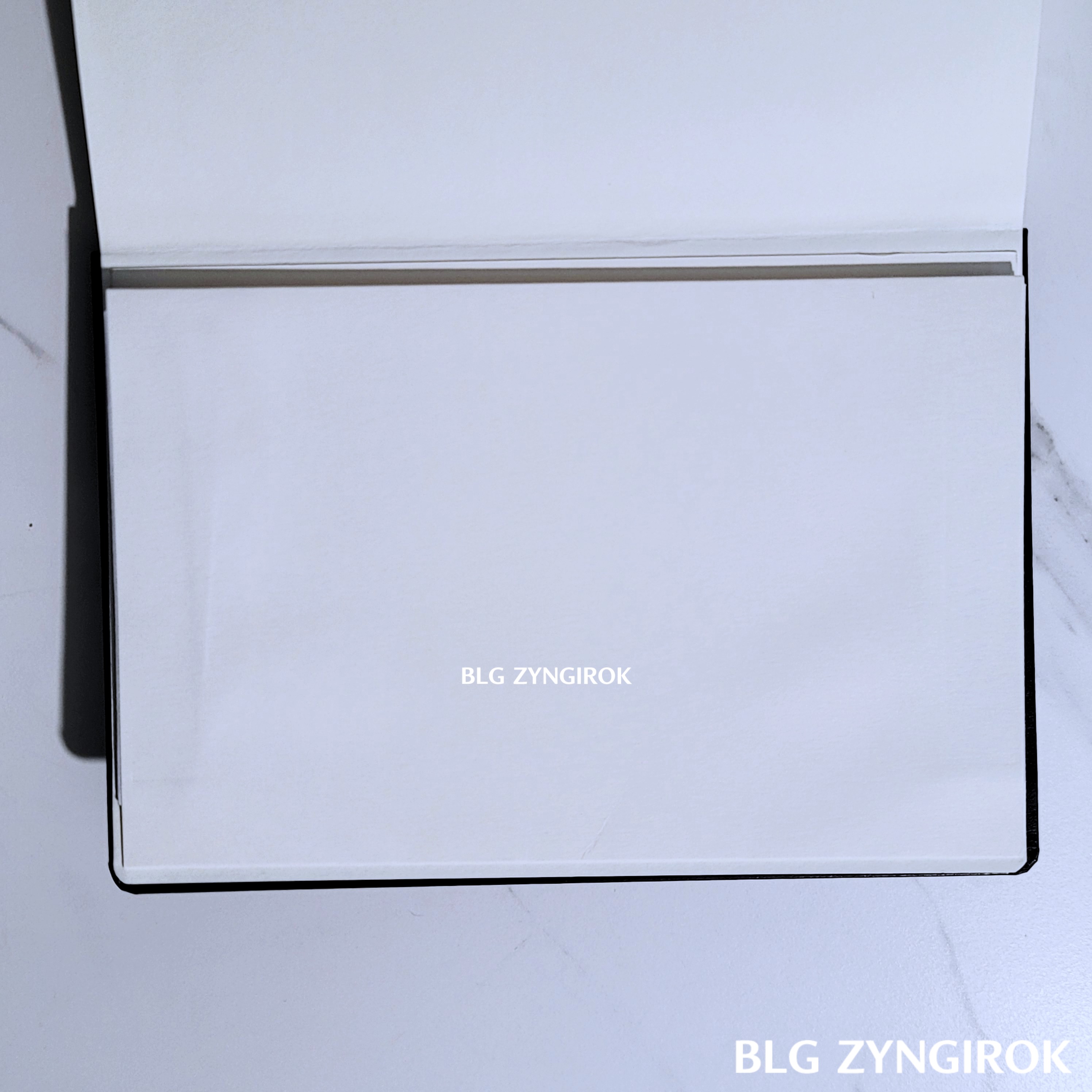 로이텀 노트 수납 모습이다.