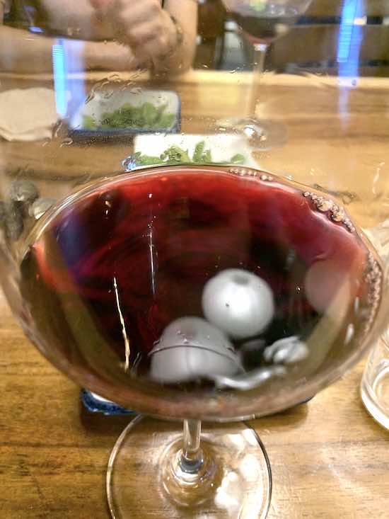 19 Crimes Red Blend 2017의 색
