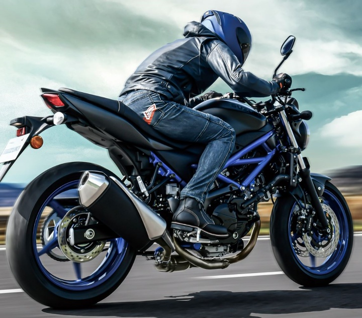 2024-스즈키-SV650-옆모습