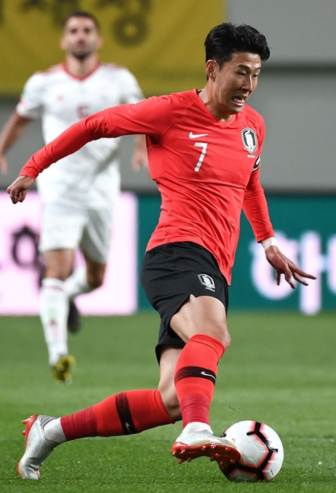 손흥민 선수 사진