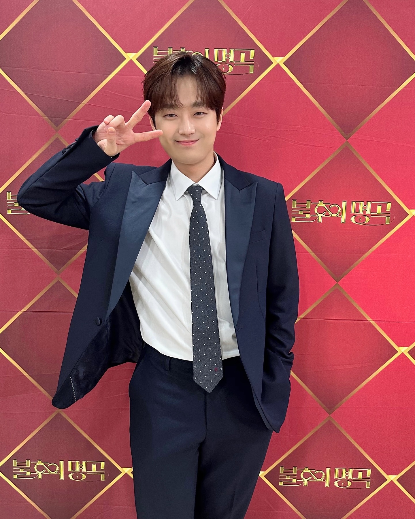 이찬원 나이, 콘서트, 팬카페, 키, 몸무게, 고향, 가족, 노래 학력 이찬원의 선물