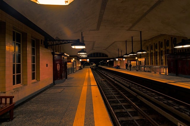 지하철 경전철 타는 곳