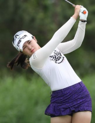 박현경 프로 나이 프로필 고향 학력 가족 우승 기록 및 JLPGA 어스 몬다민컵 선두 도약 분석