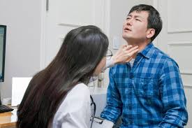 목에 이물감이 느껴지는 증상