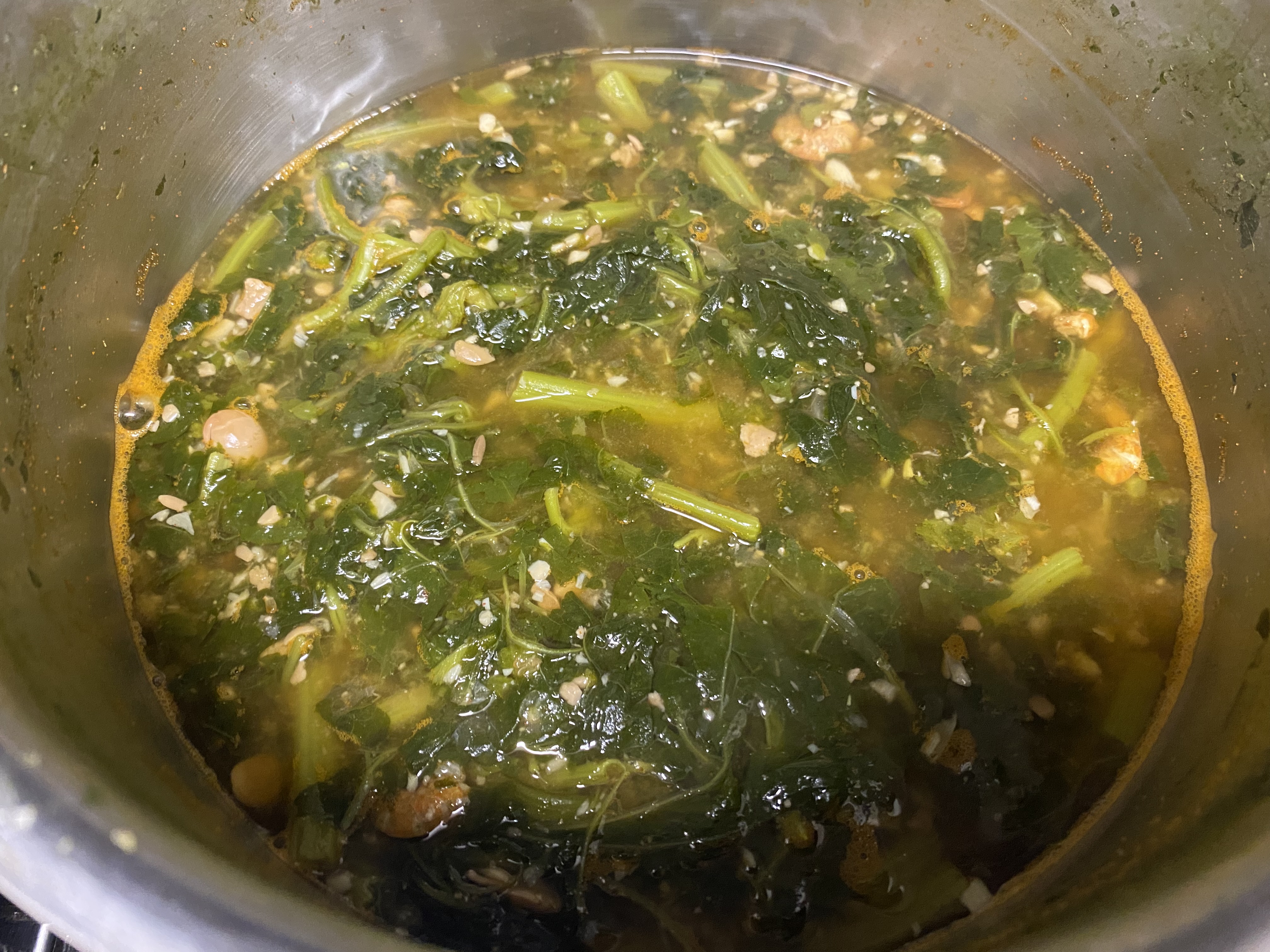 완성된 건새우 아욱국