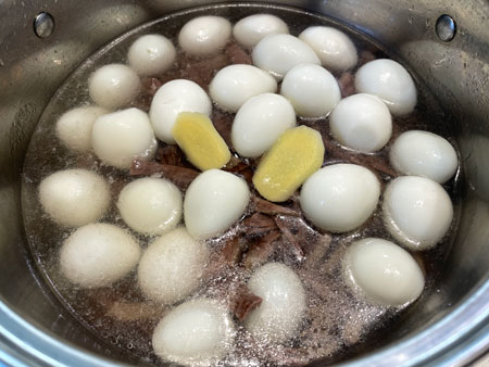 소고기장조림에 메추리알과 생강 2쪽