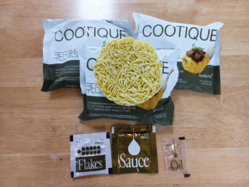 삼양 쿠티크 에센셜짜장 면발과 스프