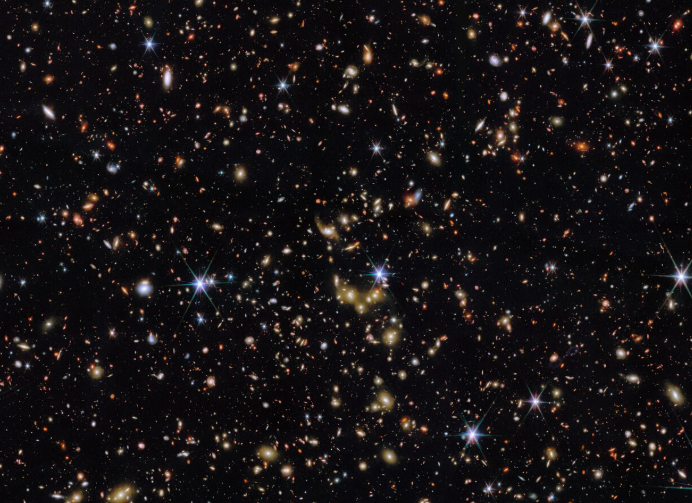 우주 망원경과 관측 기술의 발전을 설명하는 사진