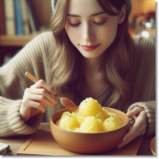 저항성 전분이 풍부한 식은 감자 먹는 여성