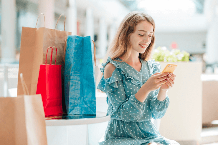 쇼핑을 하는 여자