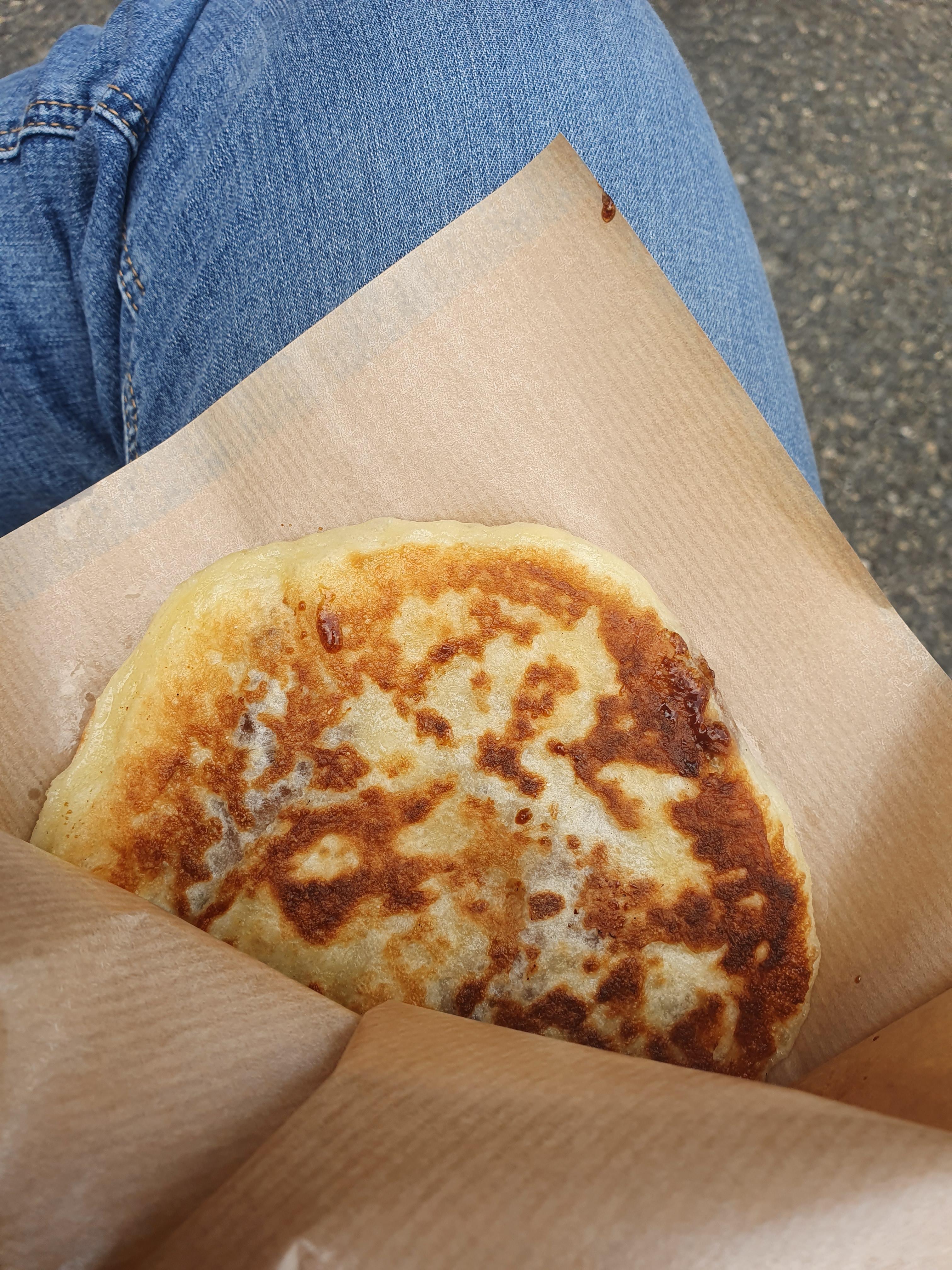 봄길국수 우유호떡 호떡이 개당 2천원 시대에 우리는 살고 있습니다.