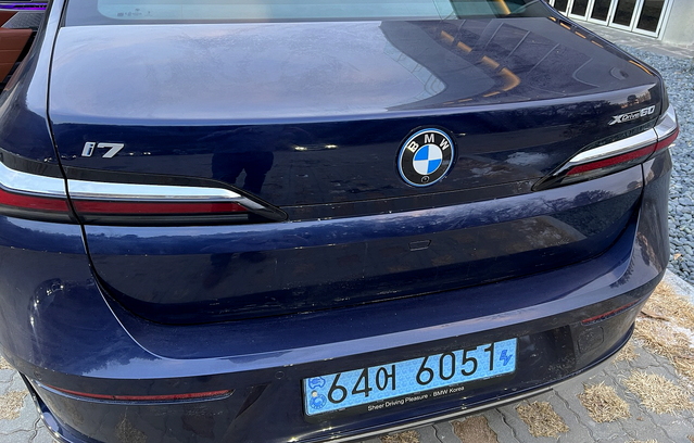 BMW i7