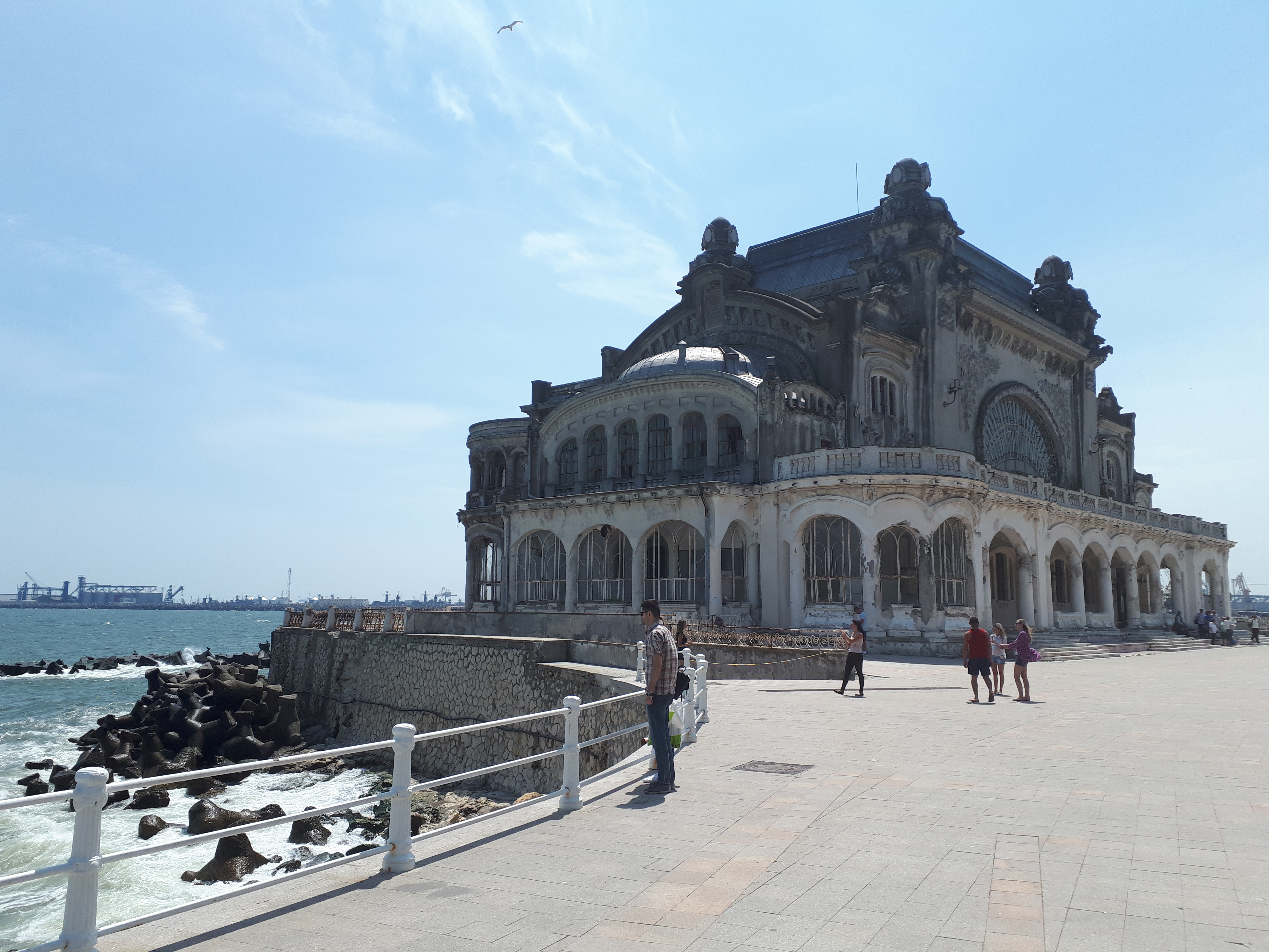 루마니아 콘스탄차 카지노와 바다