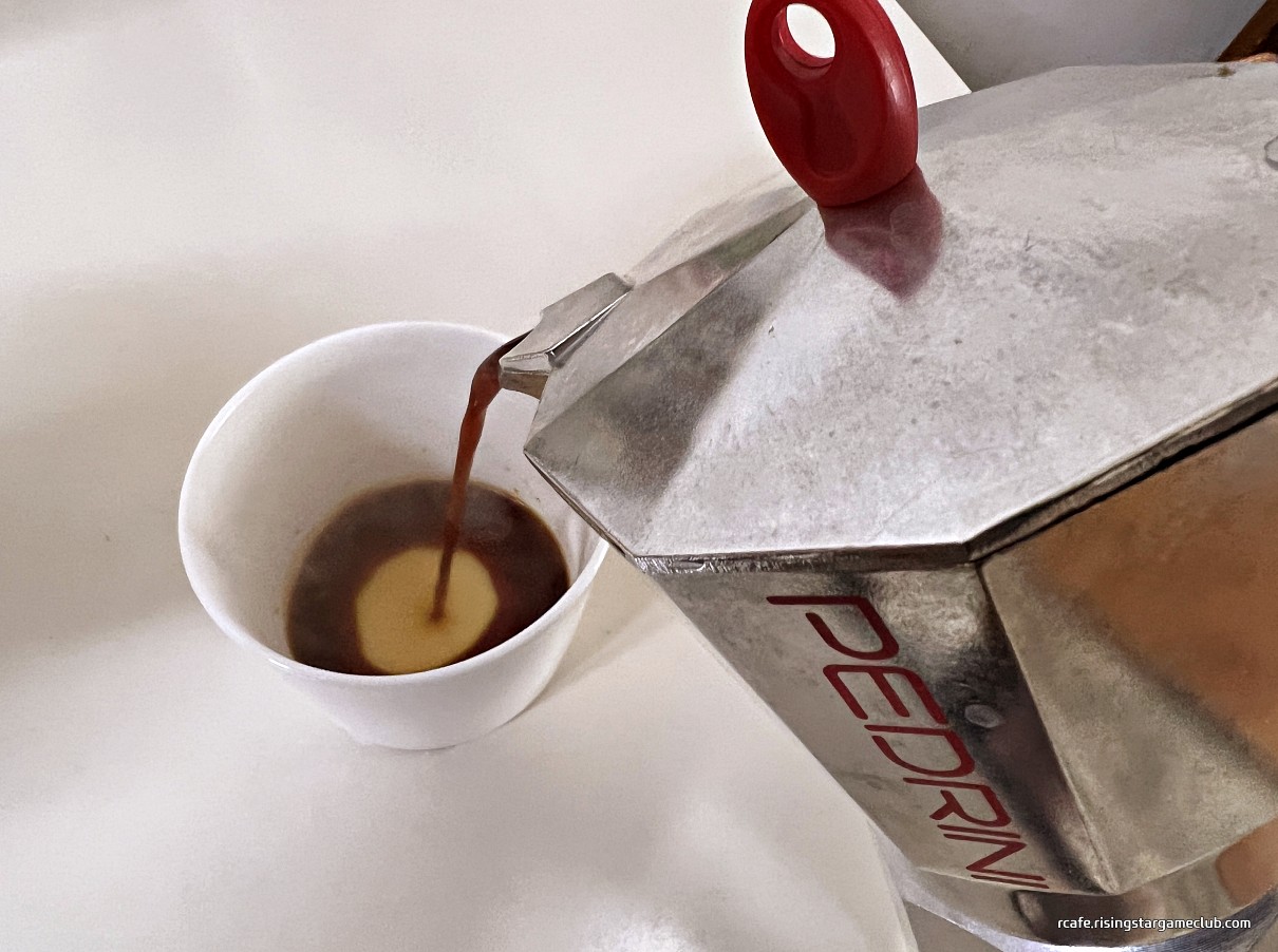 폴 바셋 시그니처 블렌드 - 풀 포텐셜 원두를 모카포트로 추출한 사진